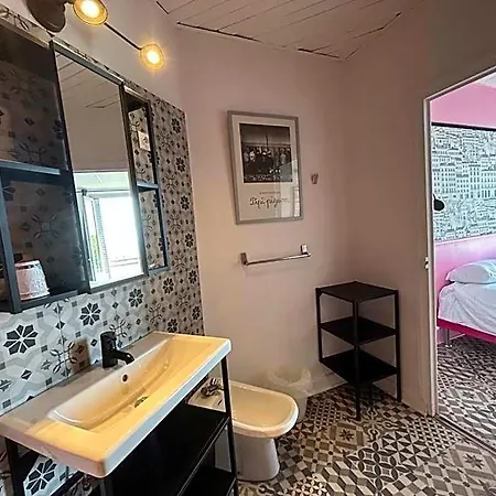 De La Croix-rousse Hotell 2*
