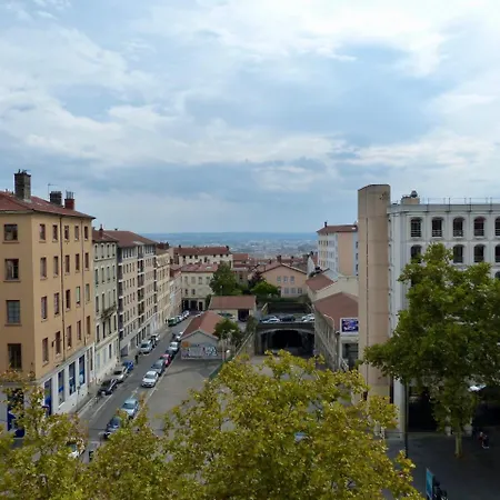 De La Croix-rousse