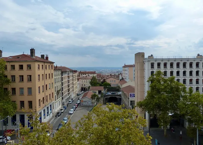 De La Croix-rousse