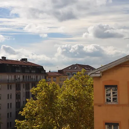 De La Croix-rousse 2*